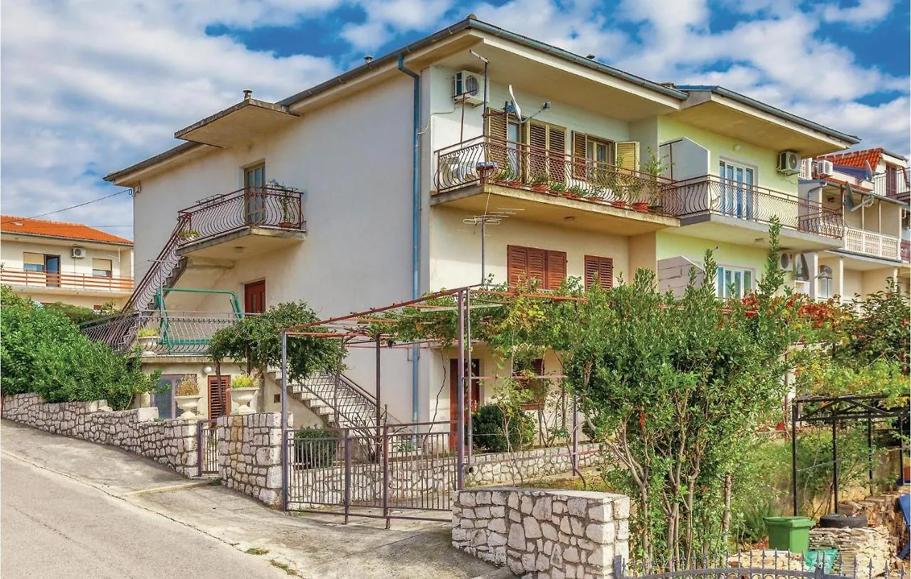 Nice Apartment In Novi Vinodolski With 2 Bedrooms And Wifi