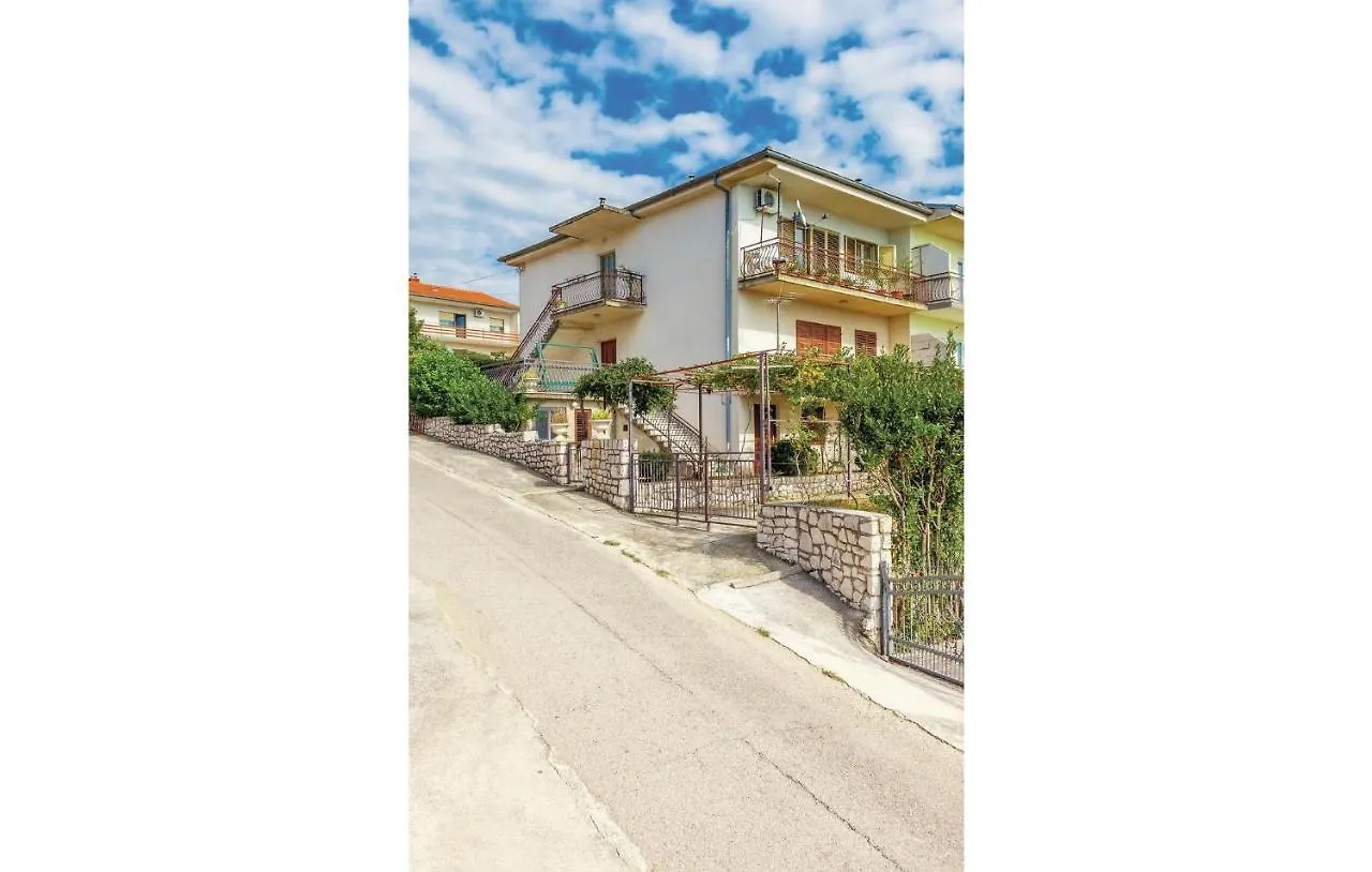 Nice Apartment In Novi Vinodolski With 2 Bedrooms And Wifi