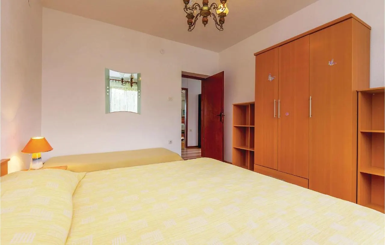 Nice Apartment In Novi Vinodolski With 2 Bedrooms And Wifi