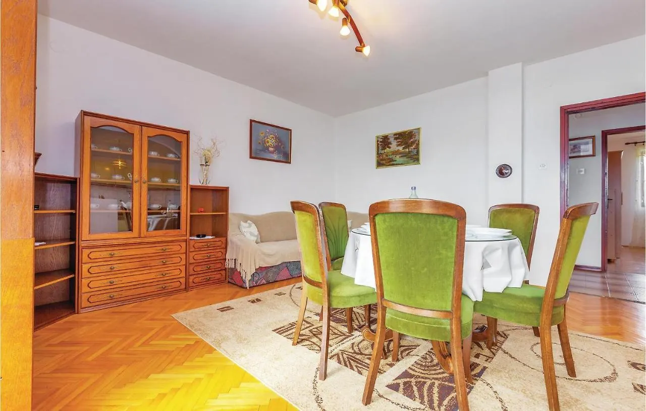 Nice Apartment In Novi Vinodolski With 2 Bedrooms And Wifi 0*,