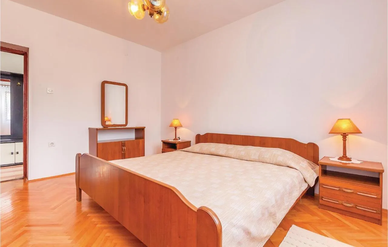 Nice Apartment In Novi Vinodolski With 2 Bedrooms And Wifi