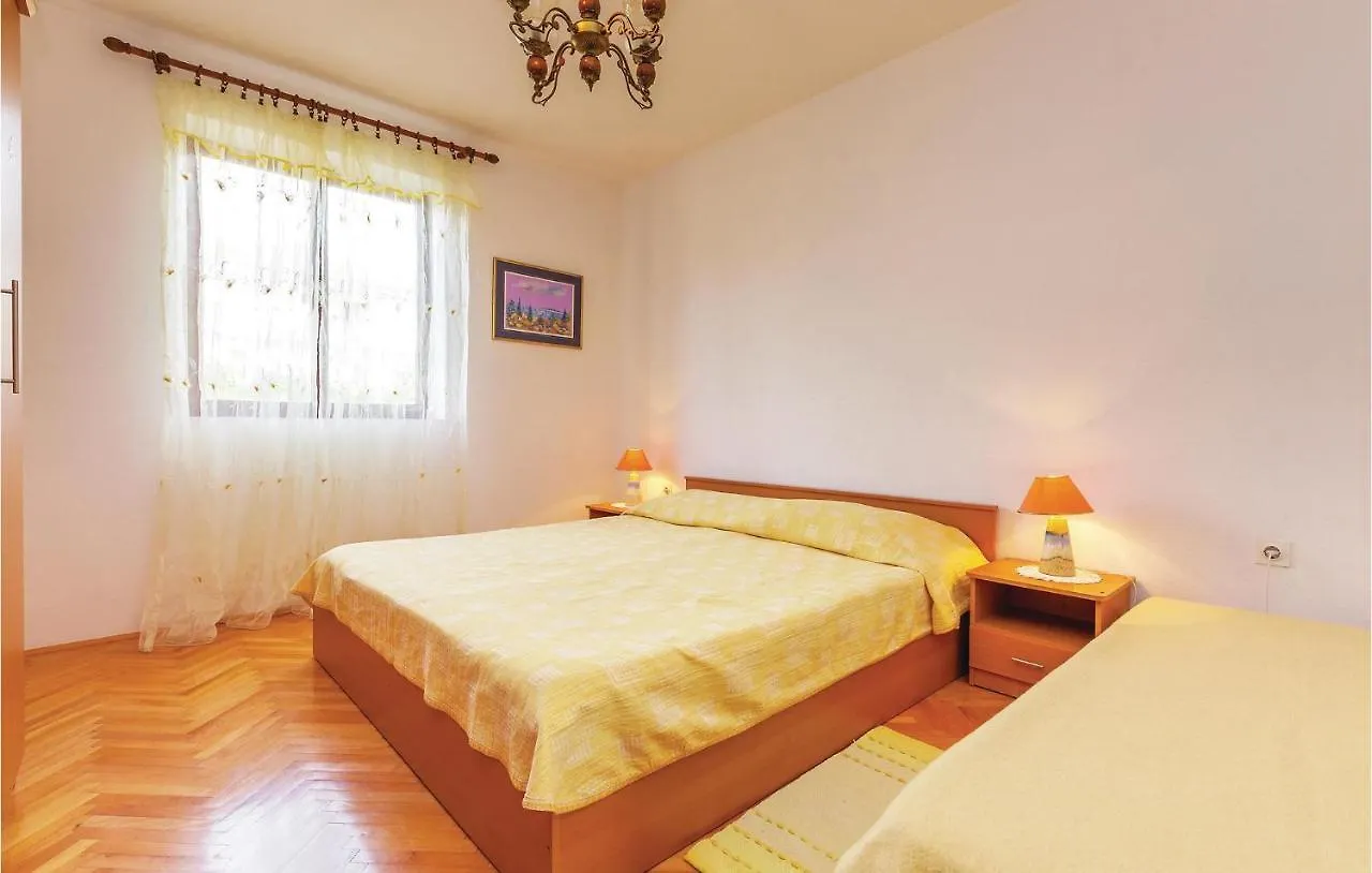 Nice Apartment In Novi Vinodolski With 2 Bedrooms And Wifi