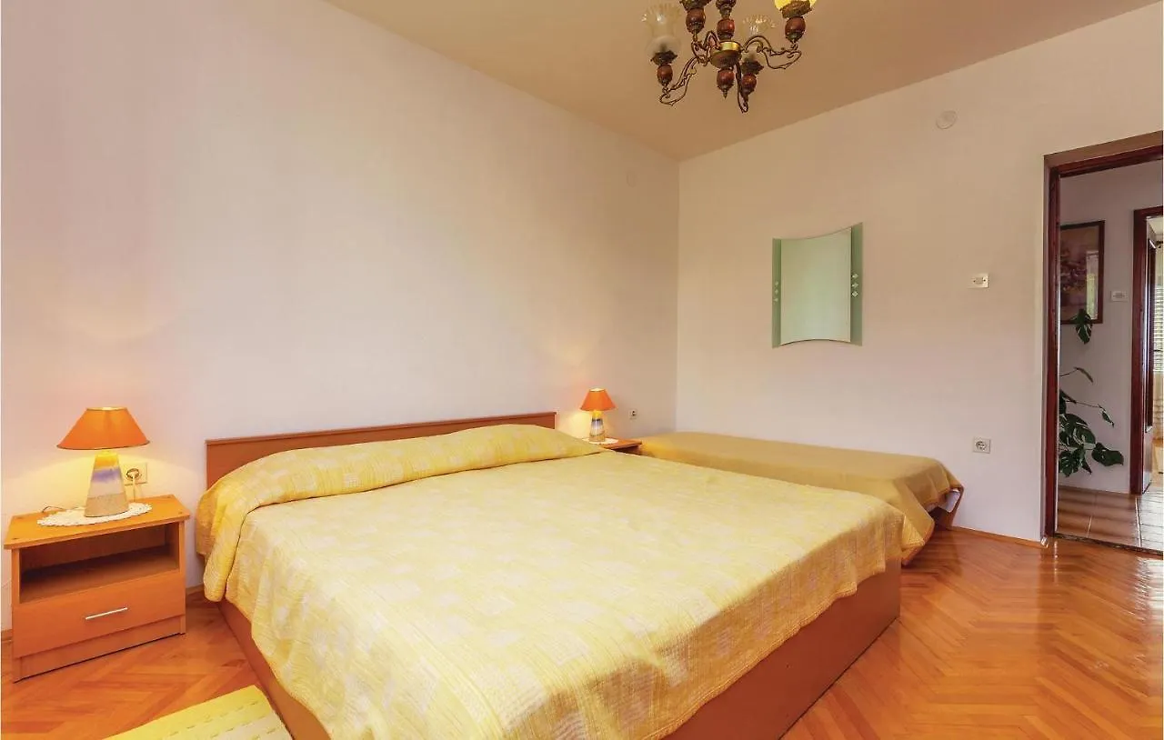 Nice Apartment In Novi Vinodolski With 2 Bedrooms And Wifi 0*,